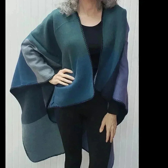 L.I.B. Blue/Green/Gray Colorblock Cape Brand New - Picture 1 of 5
